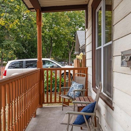 Tulip House - Quiet Home 10 Minutes From Downtown مينيابولس، مينيسوتا المظهر الخارجي الصورة