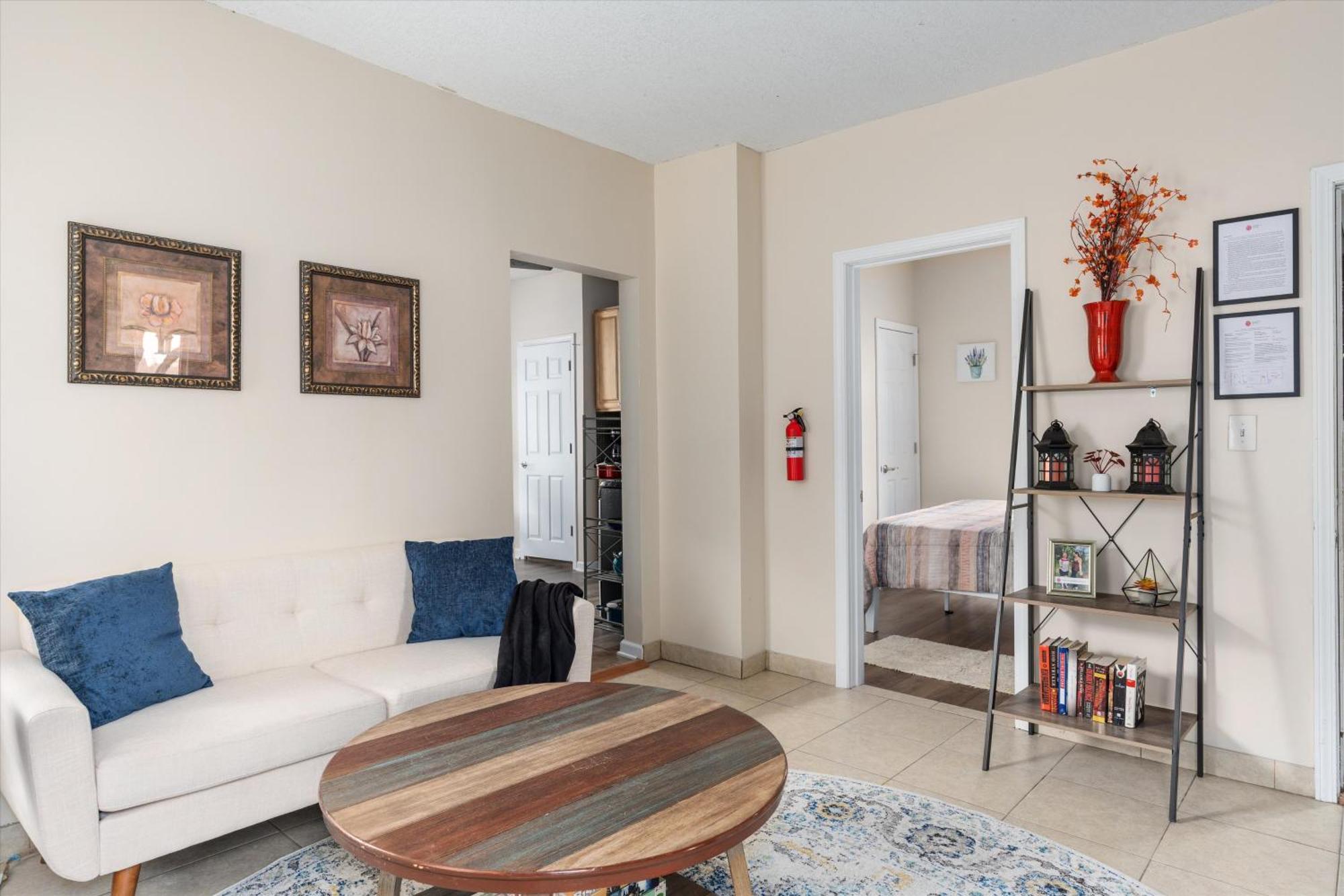 Tulip House - Quiet Home 10 Minutes From Downtown مينيابولس، مينيسوتا المظهر الخارجي الصورة