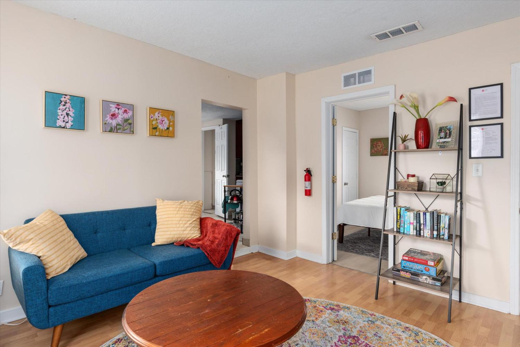 Tulip House - Quiet Home 10 Minutes From Downtown مينيابولس، مينيسوتا المظهر الخارجي الصورة